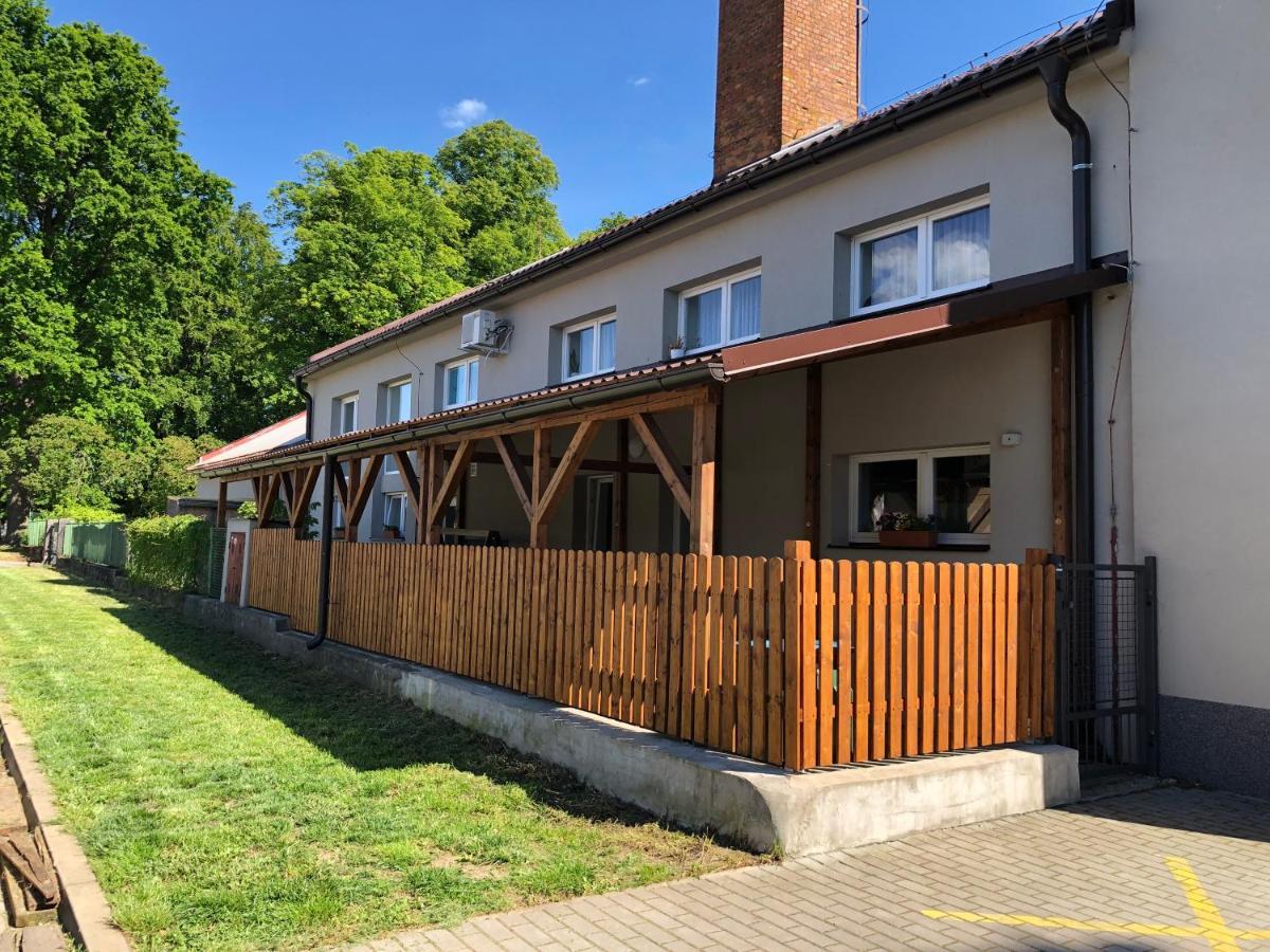 Apartman Zeleznice公寓 外观 照片